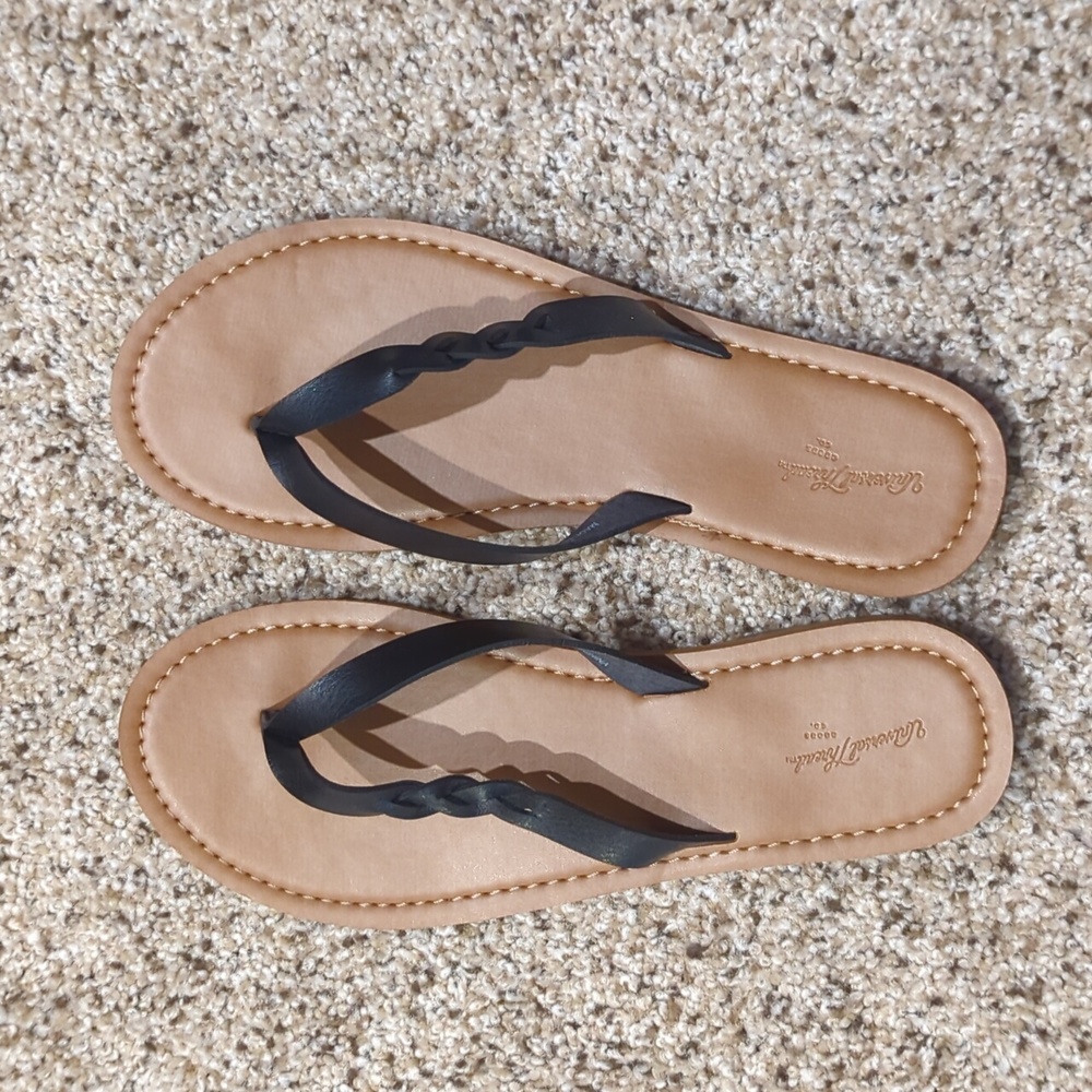 Universal Thread Vegan Flip-flops